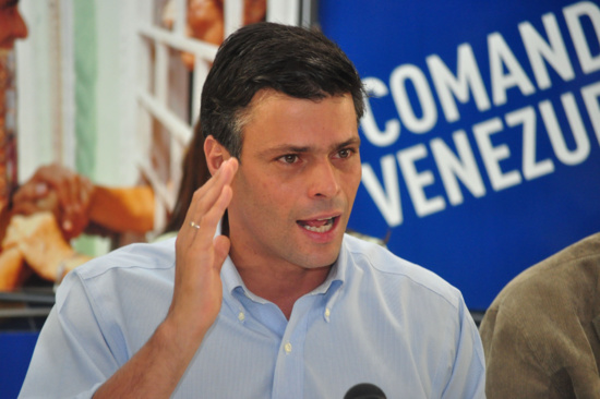 Venezuela : Leopoldo López (opposition) recherché pour incitation à la violence, crimes et meurtres