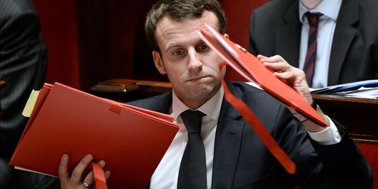 Loi Macron : La droite durcit la loi, le groupe PS s’abstient !