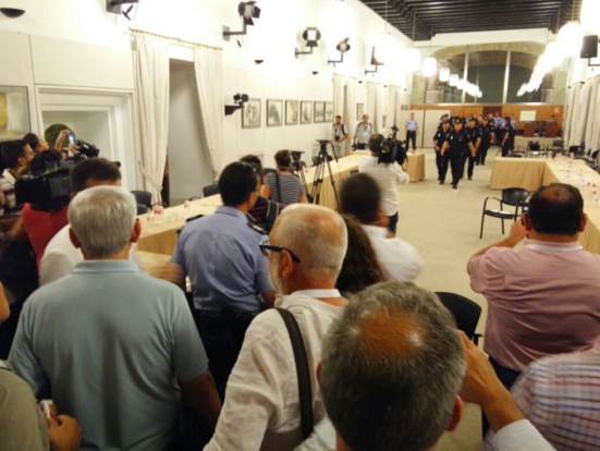 PP/PSOE et Podemos font expulser 45 maires communistes (IU) du Parlement andalou