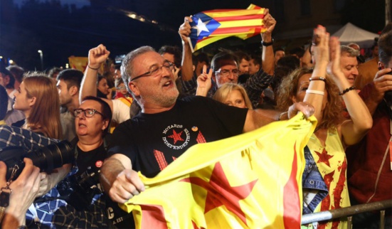 Victoire des indépendantistes catalans : "Adéu Espanya !"