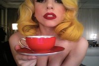 People: Lady Gaga n'urine pas n'importe où