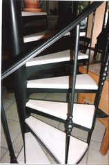 ESCALIER5.JPG ESCALIER5.JPG