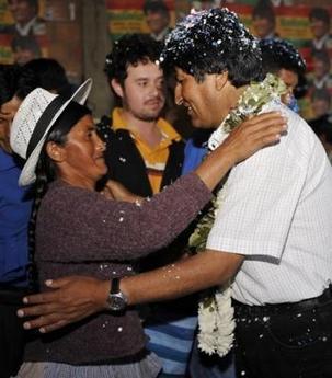 Bolivie: Evo Morales confirmé par 60% de 'oui' au référendum