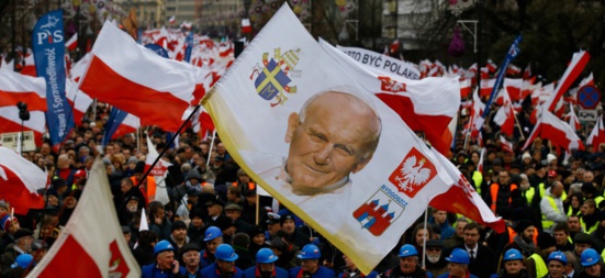 Pologne : Le retour à la démocratie et le détricotage du droit des femmes