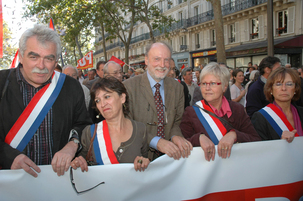 10.000 communistes manifestent pour les salaires