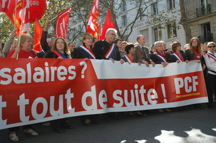 10.000 communistes manifestent pour les salaires