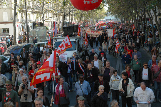 10.000 communistes manifestent pour les salaires