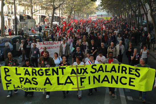 10.000 communistes manifestent pour les salaires