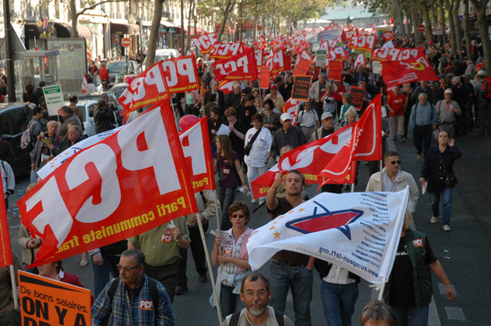 10.000 communistes manifestent pour les salaires
