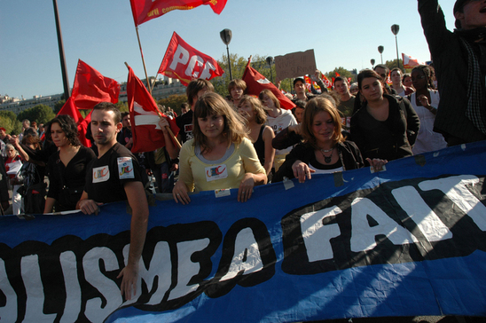10.000 communistes manifestent pour les salaires