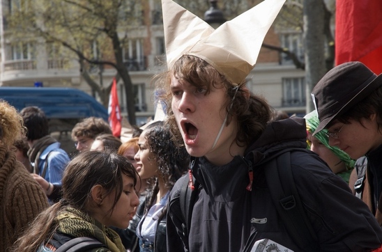 10.000 communistes manifestent pour les salaires