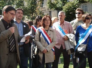 ' Une politique qui appauvrit les famille '