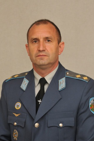 Le "général rouge" Roumen Radev remporte les présidentielles en Bulgarie