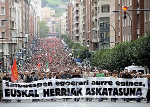 Manifestation contre l'interdiction du Parti Communiste des Terres Basques