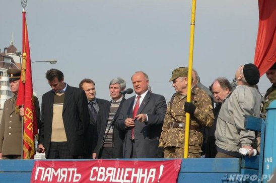 'Les Héros sont morts, la lutte continue'