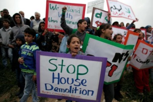 Violences israéliennes contre le député communiste Ayman Odeh (Hadash) et les bédouins du Neguev Violences israéliennes contre le député communiste Ayman Odeh (Hadash) et les bédouins du Neguev