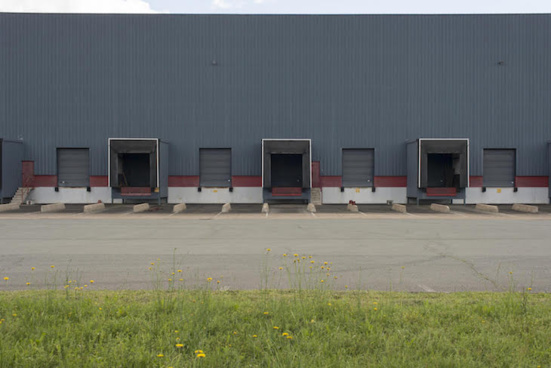 Les 700.000 ouvriers invisibles des usines à colis françaises