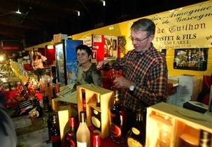 Les Jeunes Communistes au salon des vins et de la gastronomie