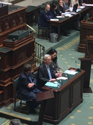 Le clash entre le député PTB  Marco Van Hees et Jean-Claude Juncker (UE)