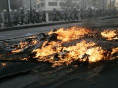 Grèce: La police assassine, des milliers des Grecs sont descendus dans les rues