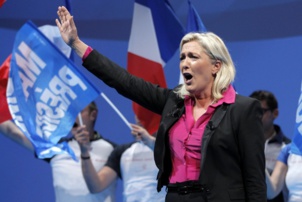‪Rafle du Vél d'hiv : Marine Le Pen dévoile son visage antisémite et révisionniste !