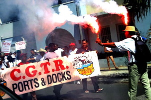 La Réunion appelle à son tour à la grève générale La Réunion appelle à son tour à la grève générale