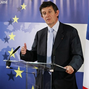 Le PCF donne des "conseils" à Jouyet