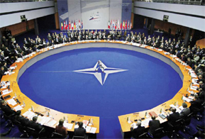 OTAN : NICOLAS SARKOZY JUSTIFIE LABORIEUSEMENT SON CHOIX ATLANTISTE ET PRO-AMERICAIN