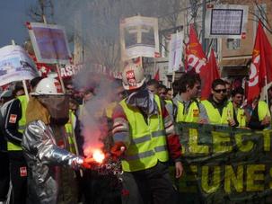 3 millions de manifestants dans les rues dont 320.000 à Marseille !!!