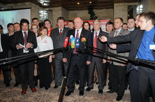 Crise: les communistes russes exigent la démission du gouvernement Crise: les communistes russes exigent la démission du gouvernement