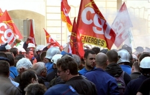 74 manifestants arrêtés pour avoir dégradé les locaux du patronat du gaz 74 manifestants arrêtés pour avoir dégradé les locaux du patronat du gaz