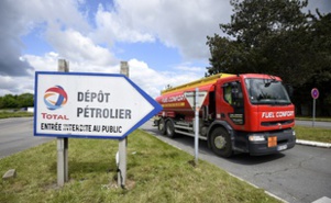 Grève des conducteurs de camions citernes, très suivie en Ile-de-France selon la CGT