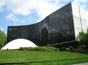 Les communistes sur le pont pendant tout l’été Les communistes sur le pont pendant tout l’été
