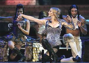 Le parti communiste de Leningrad demande à Madonna de "ne pas tortiller du derrière" Le parti communiste de Leningrad demande à Madonna de "ne pas tortiller du derrière"