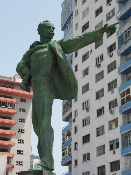 Fidel ! Fidel ! ¿ Que tiene Fidel, que el imperialismo no puede con el ? (partie 2)