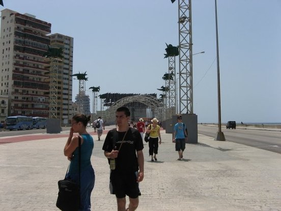 Fidel ! Fidel ! ¿ Que tiene Fidel, que el imperialismo no puede con el ? (partie 2)