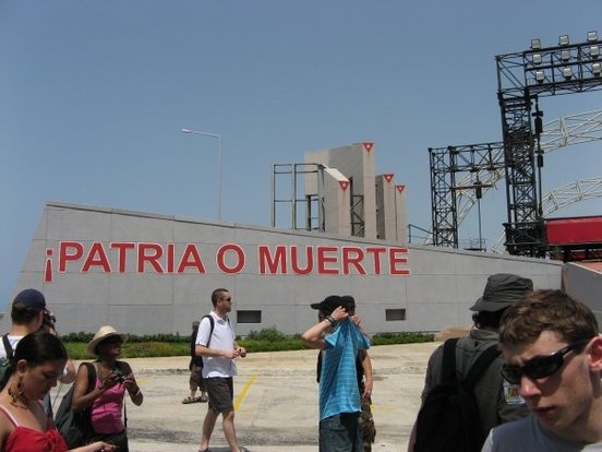 Fidel ! Fidel ! ¿ Que tiene Fidel, que el imperialismo no puede con el ? (partie 2)