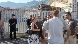 Marseille: des salariés de Legré-Mante qui occupaient leur usine délogés par les CRS Marseille: des salariés de Legré-Mante qui occupaient leur usine délogés par les CRS