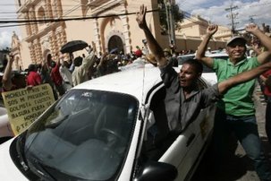 Honduras: taxis en grève pour Zelaya et les bons d'essence Honduras: taxis en grève pour Zelaya et les bons d'essence
