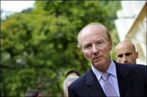 Pendant qu’Hortefeux distrait les jeunes, Chatel leur retire des moyens pour leur éducation Pendant qu’Hortefeux distrait les jeunes, Chatel leur retire des moyens pour leur éducation