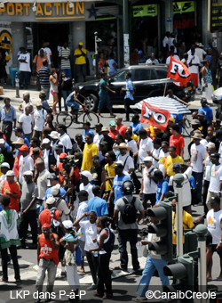Plus de 25.000 personnes qui ont manifesté à Pointe-à-Pitre pour exiger le respect des engagements pris par L’Etat français