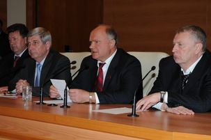 Les députés communistes à la Douma quittent la séance pour protester contre les fraudes massives