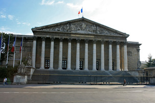 Le Palais-Bourbon rénové par les sans-papiers  !
