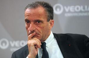 2.000.000 € c'est le salaire du patront d'EDF 2.000.000 € c'est le salaire du patront d'EDF