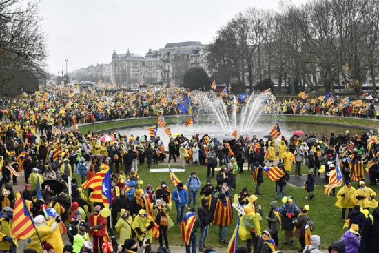 Plus de 45.000 catalan.e.s manifestent à Bruxelles pour la démocratie et la libération des prisonniers politiques