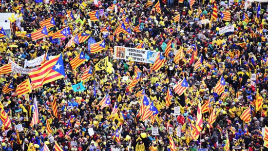 Plus de 45.000 catalan.e.s manifestent à Bruxelles pour la démocratie et la libération des prisonniers politiques