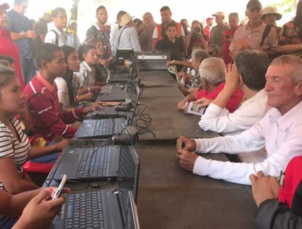 335.493 cartes remises pour le 1er weekend de "carnetizacion" au PSUV 335.493 cartes remises pour le 1er weekend de "carnetizacion" au PSUV