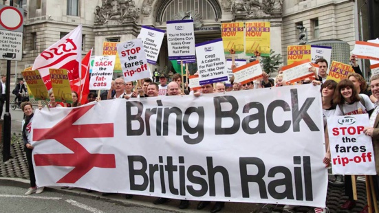 Avec 30 ans de retard, Macron répète les erreurs des britanniques avec le démantèlement de British Rail