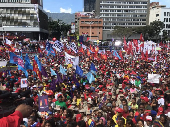 Une marée rouge accompagne Nicolas Maduro pour le dépôt de sa candidature Une marée rouge accompagne Nicolas Maduro pour le dépôt de sa candidature