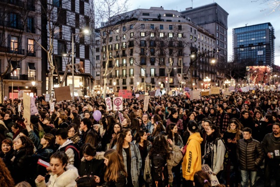 Grève féministe historique en Catalogne le 8 mars !